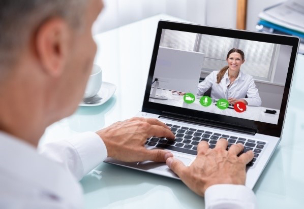 Sesión de psicoterapia por videollamada